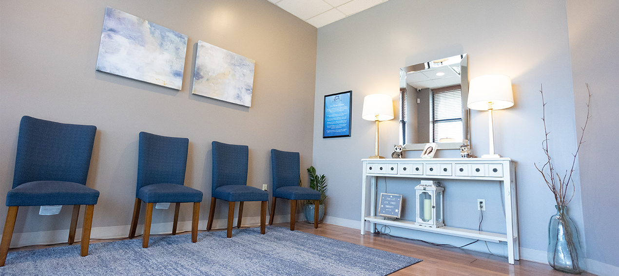 Relaxing reception area of Green Valley Dental in Marion